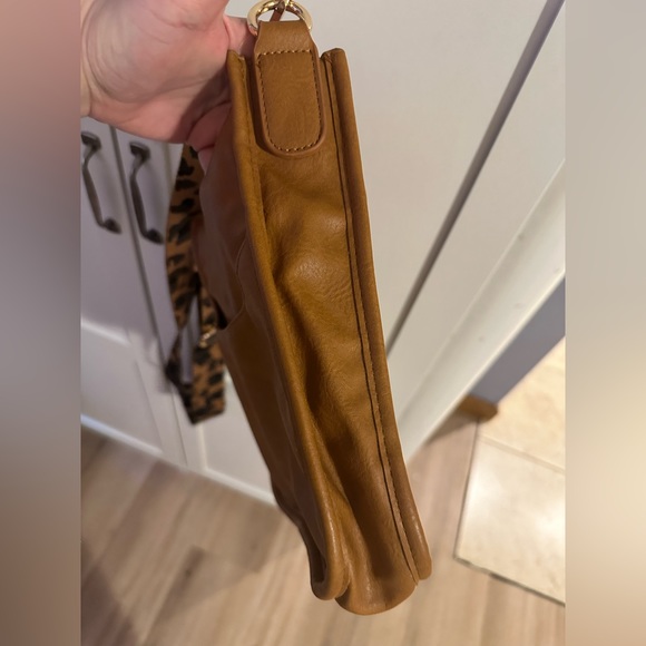 AHDORNED Medium Faux Crossbody Bag - Picture 8 of 11